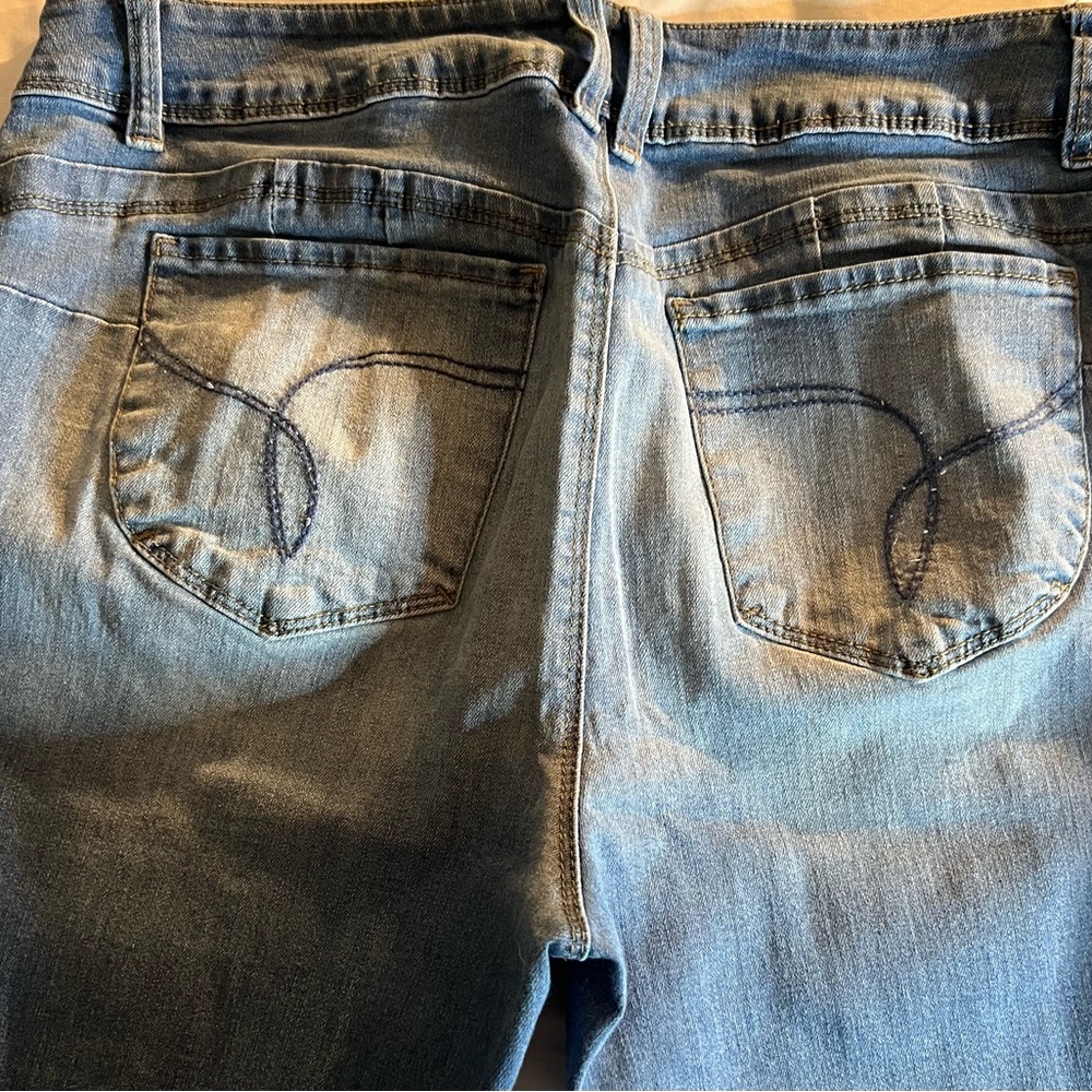 Like new light blue denim jeans. Skinny jeans Women’s size 14 - Picture 8 of 9